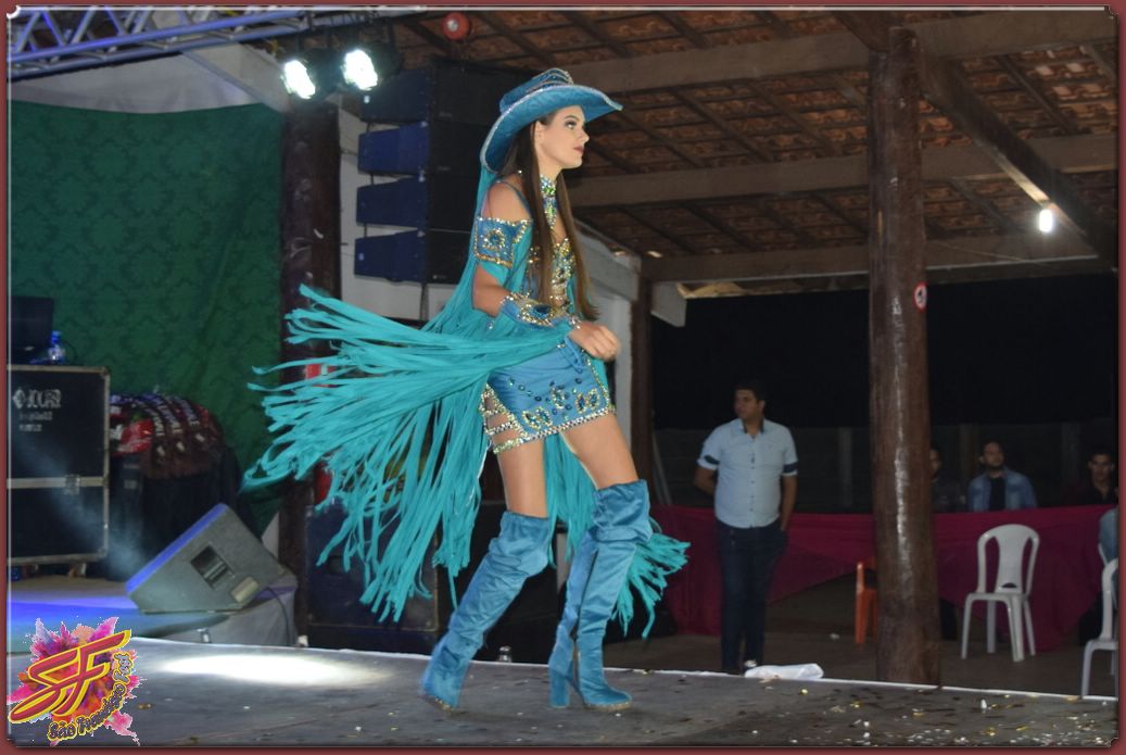 DESFILE DA RAINHA DA EXPOVALE 2019
